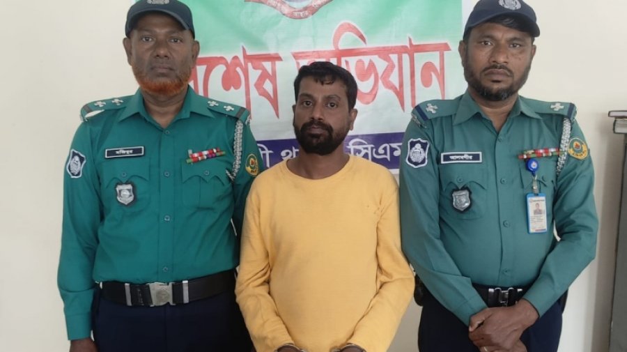 চট্টগ্রামে অটোরিকশার যাত্রীর কাছ থেকে দুটি বন্দুক উদ্ধার